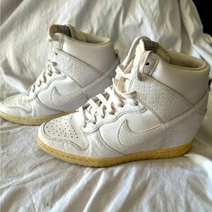 White Nike High Tops size 8 Women’s
